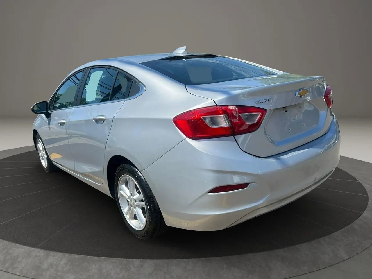 Used 2018 Chevrolet Cruze LT FWD image 7
