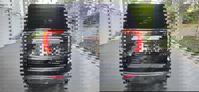 Used 2021 GMC Yukon XL Denali w/ Denali Premium Package image 6