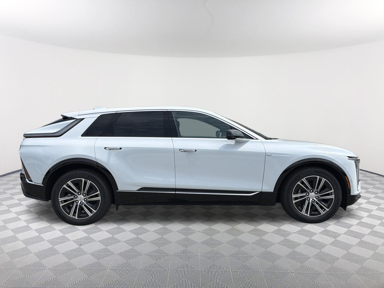 New 2026 Cadillac Lyriq Luxury RWD image 5