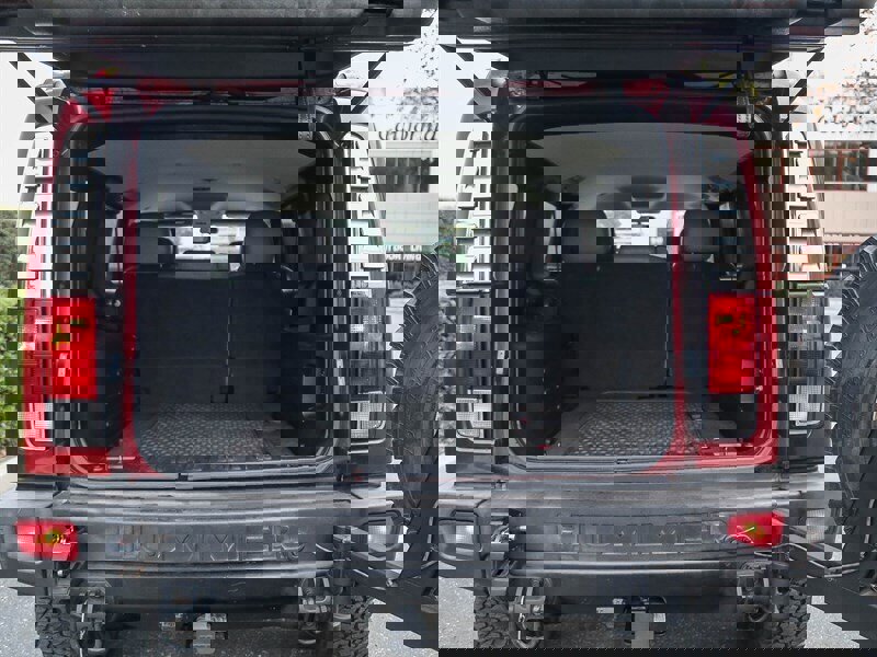 Used 2005 HUMMER H2 w/ Preferred Equipment Group image 32