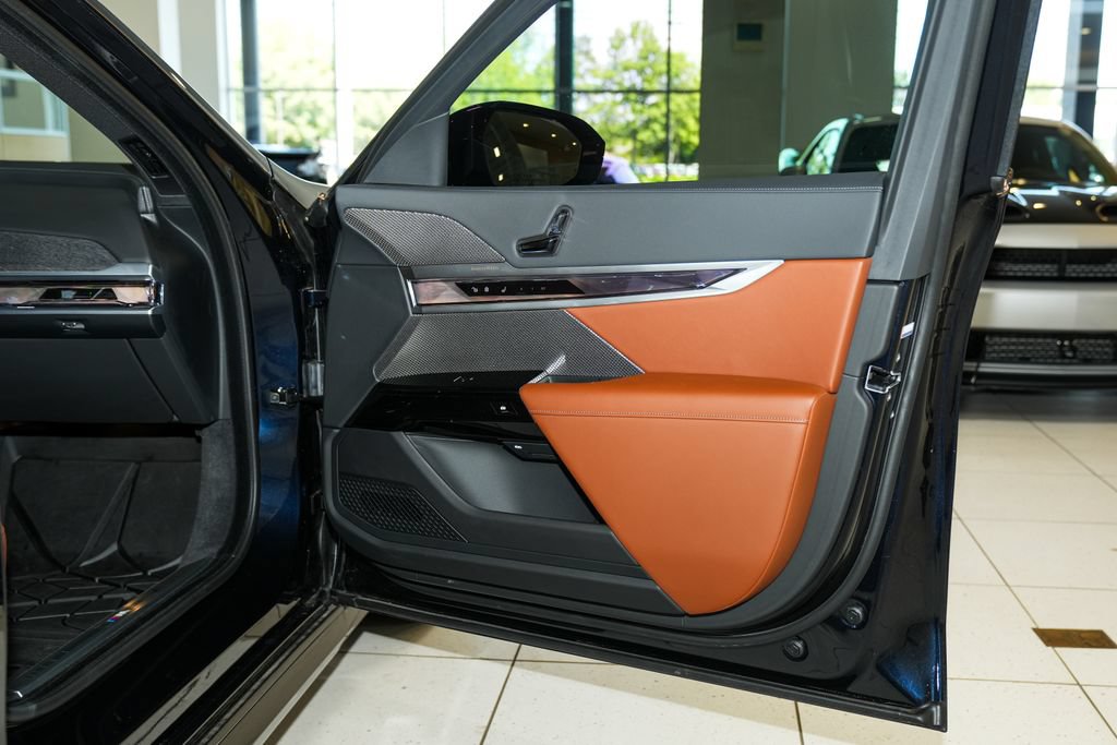 Used 2025 BMW i7 xDrive60 AWD/4WD image 62