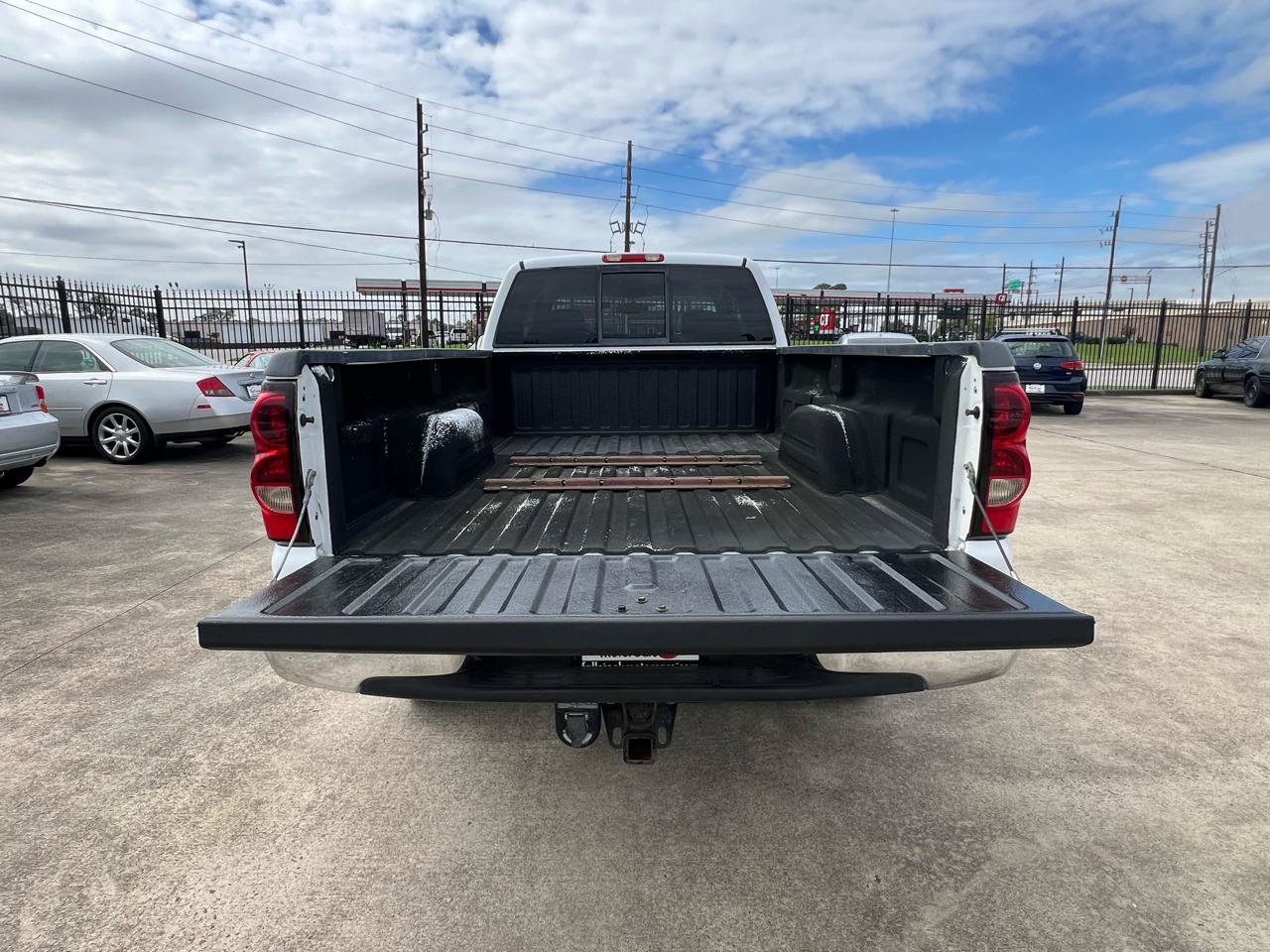 Used 2005 Chevrolet Silverado 2500 LS w/ Heavy-Duty Power Package RWD image 26
