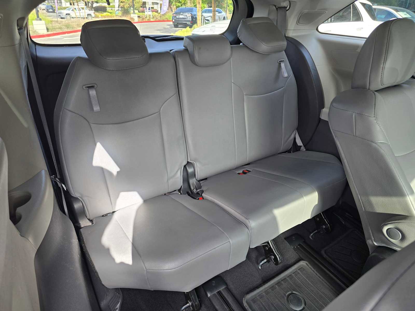 Used 2022 Toyota Sienna XLE image 14