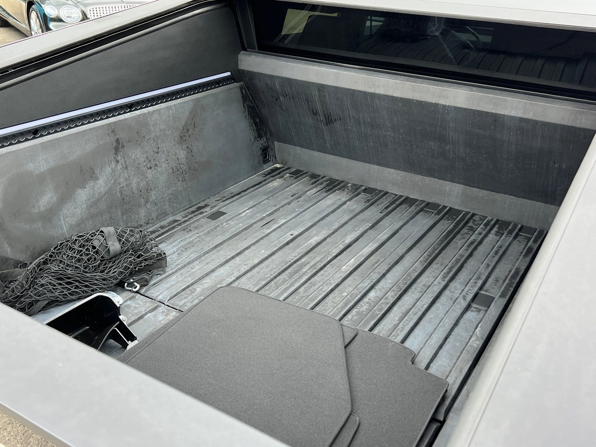 Used 2024 Tesla Cybertruck AWD Crew Cab image 10