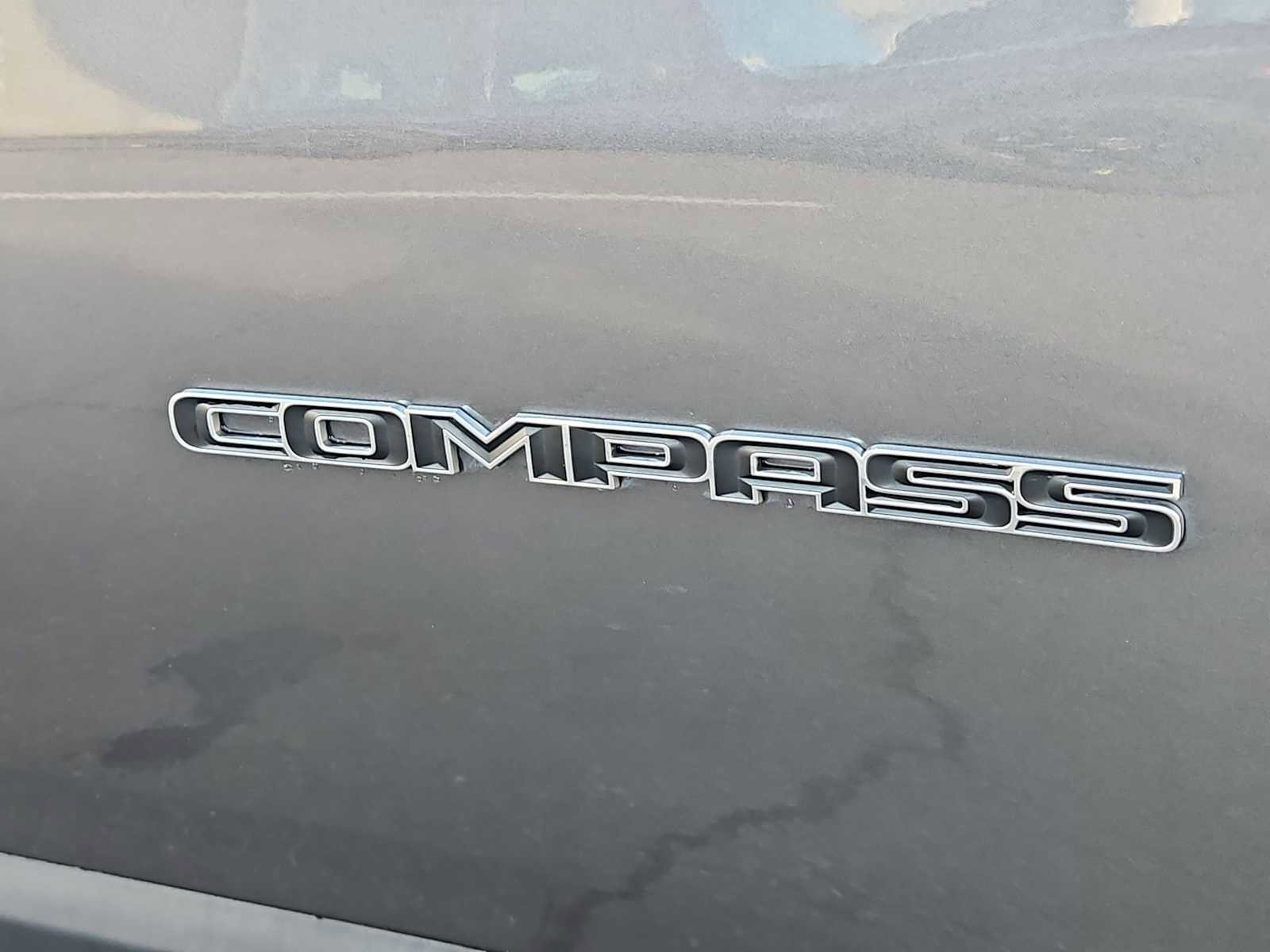 Used 2022 Jeep Compass Latitude image 13