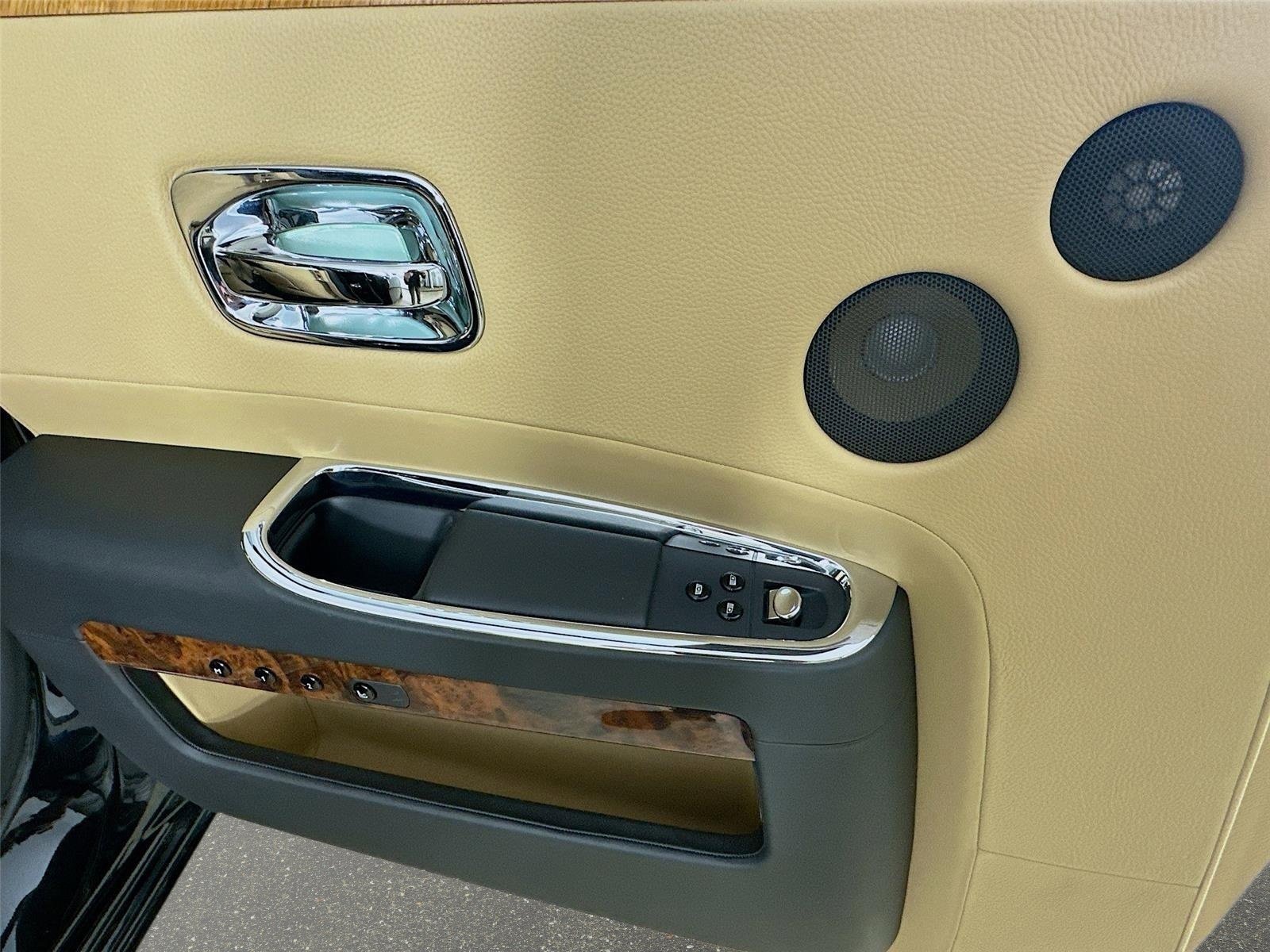 Used 2014 Rolls-Royce Ghost image 14