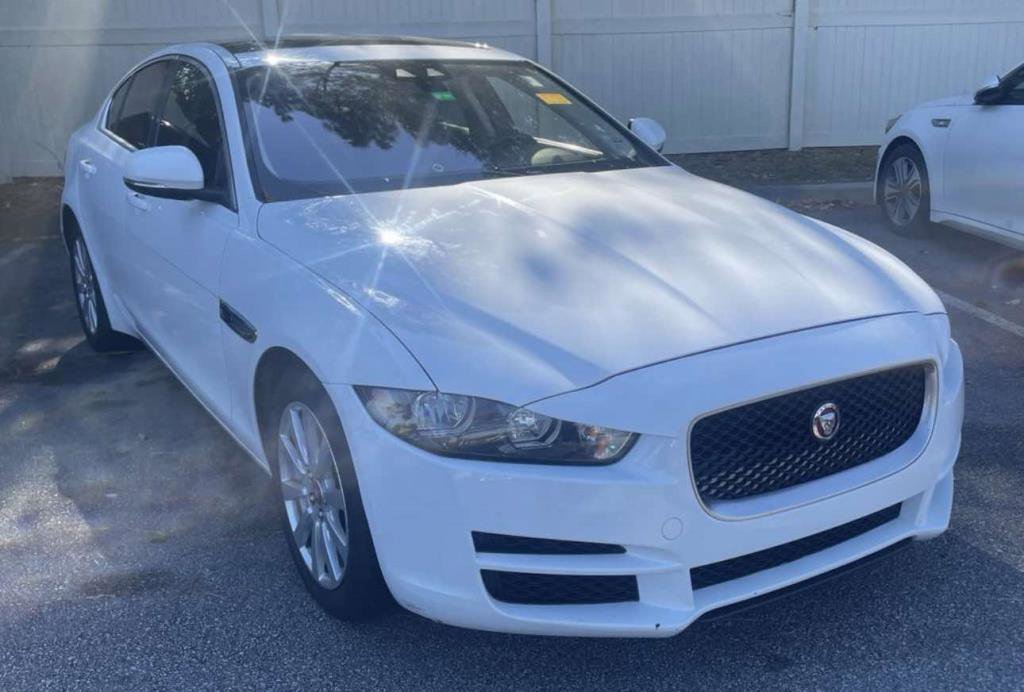 Used 2019 Jaguar XE image 2