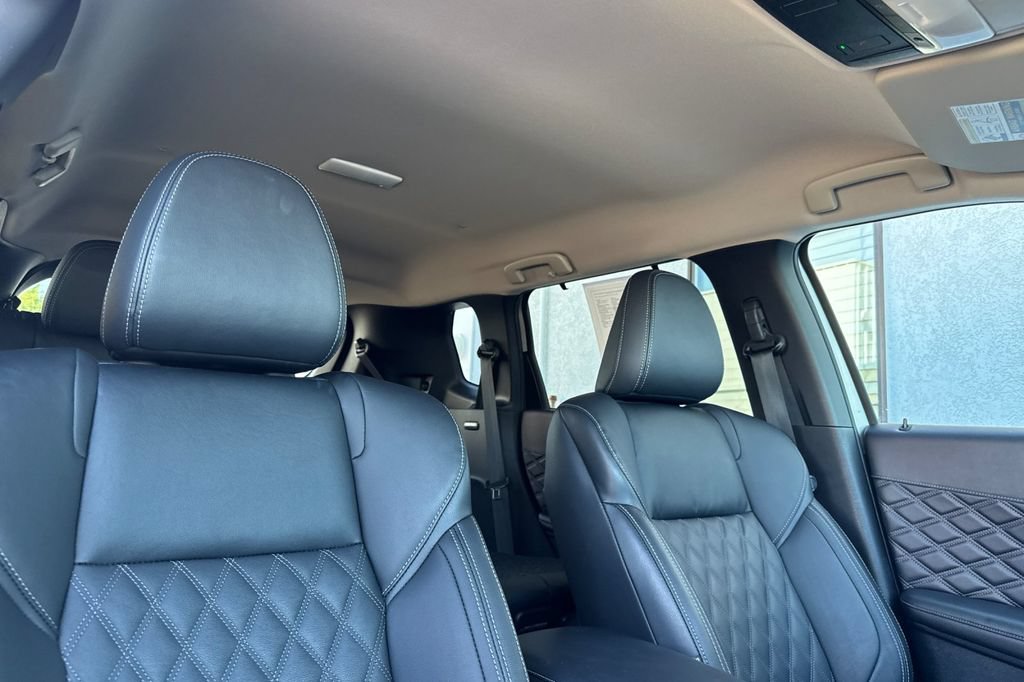 Used 2024 Mitsubishi Outlander SEL AWD/4WD image 18