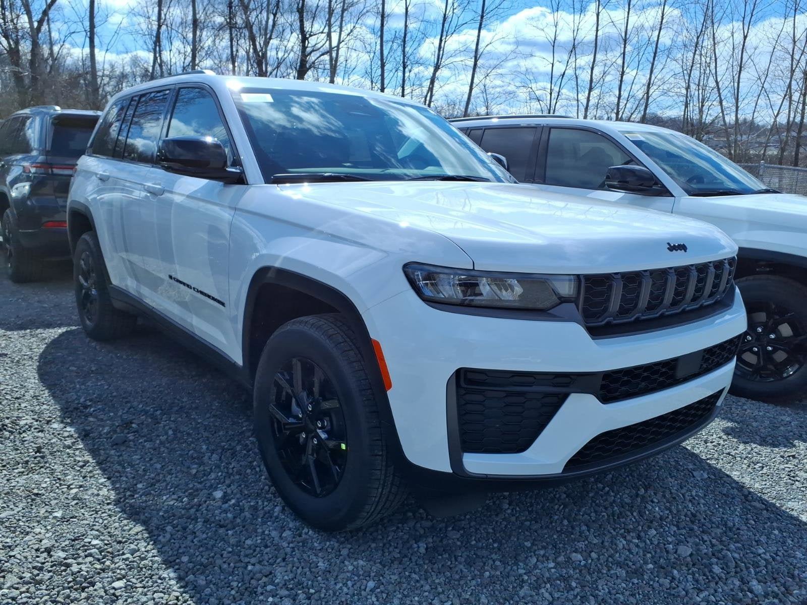 New 2026 Jeep Grand Cherokee Altitude image 4