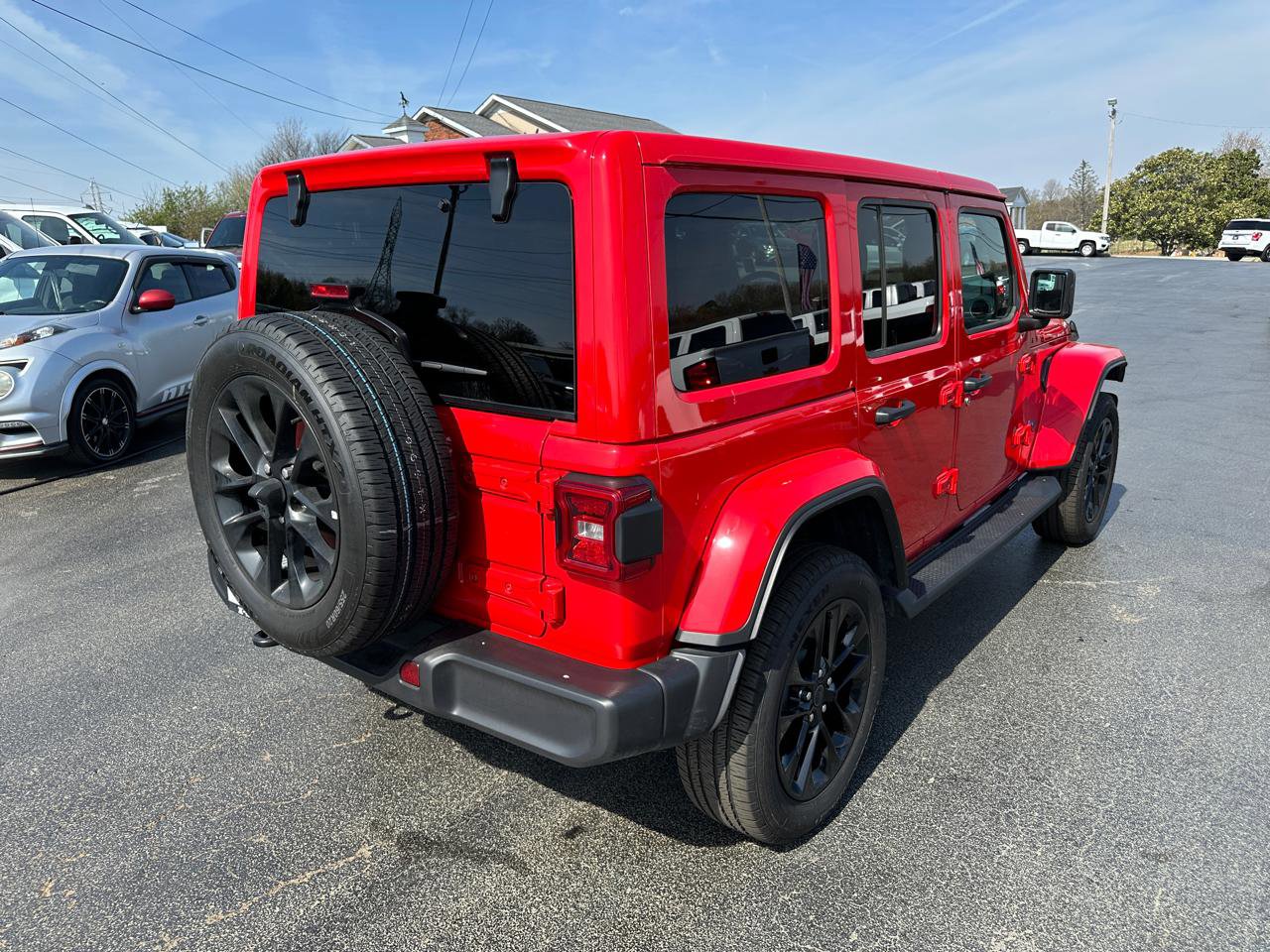 Used 2025 Jeep Wrangler Sahara image 4