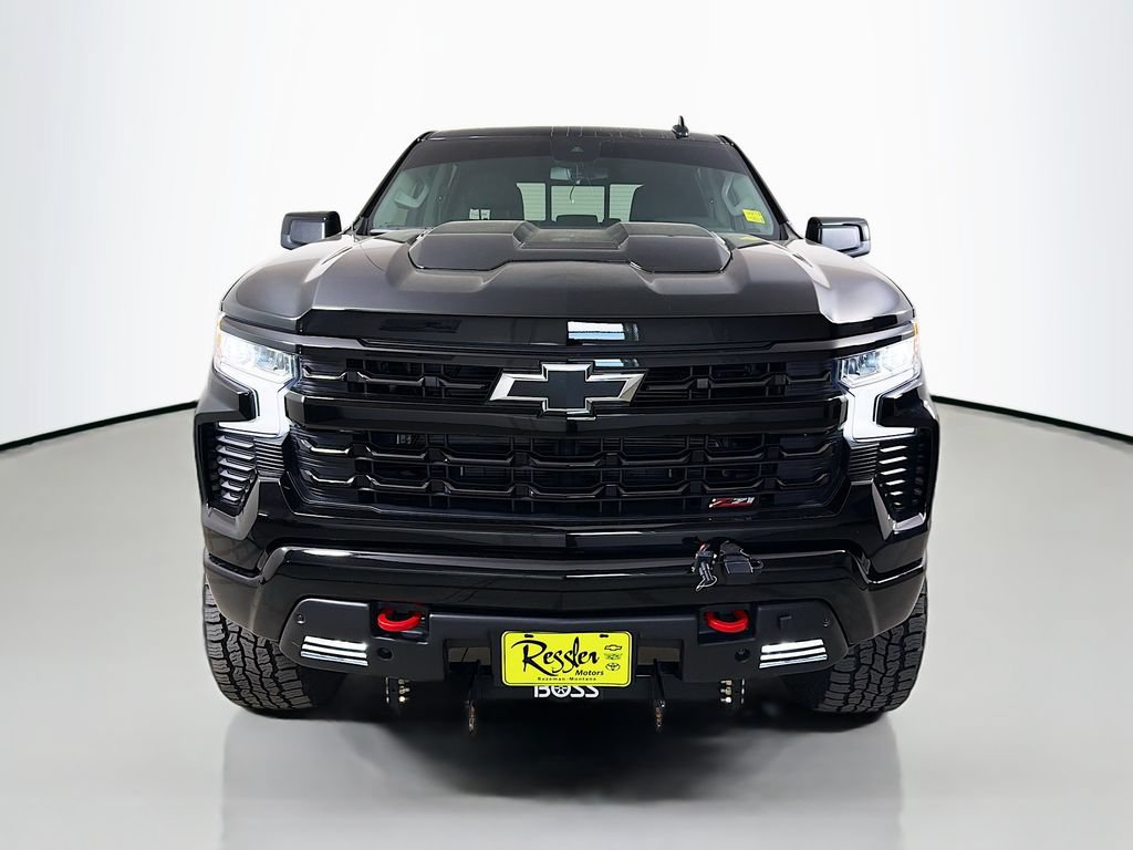 Used 2025 Chevrolet Silverado 1500 LT Trail Boss w/ Convenience Package II AWD/4WD image 2