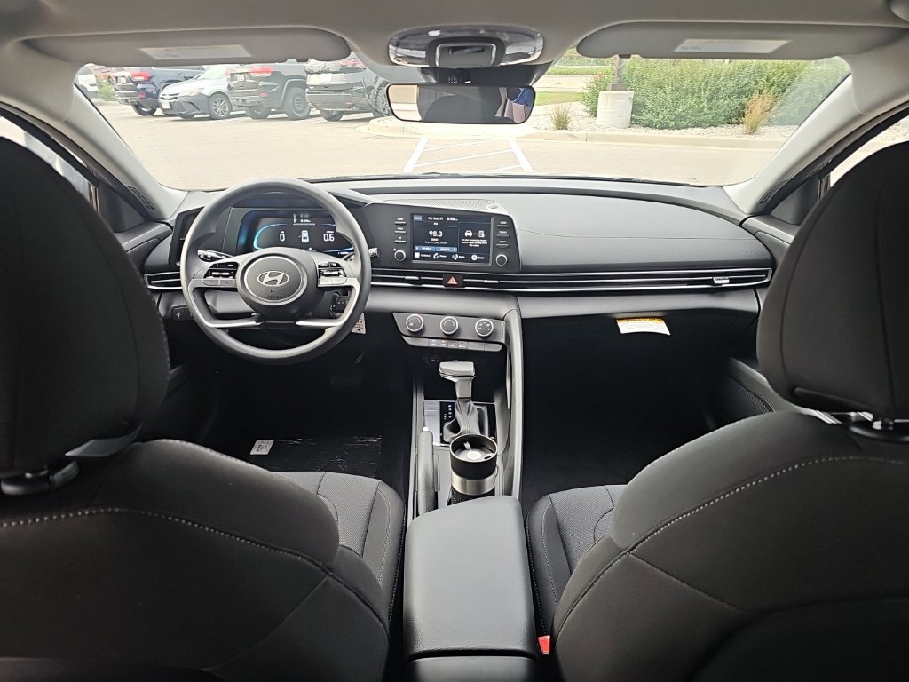 New 2026 Hyundai Elantra SE FWD image 29