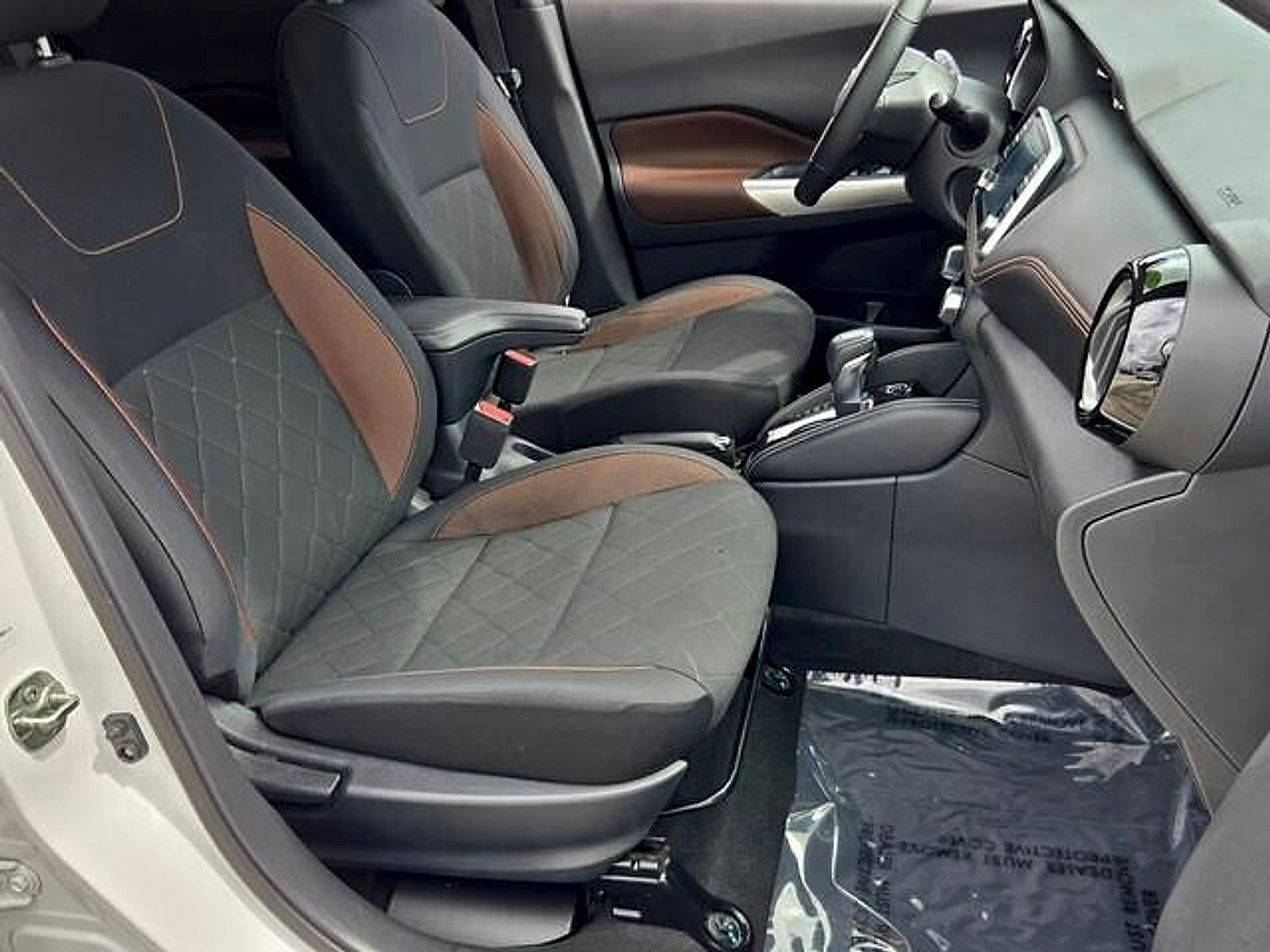 Used 2020 Nissan Kicks SR w/ Exterior Package FWD image 16