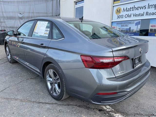 Used 2023 Volkswagen Jetta SE image 3