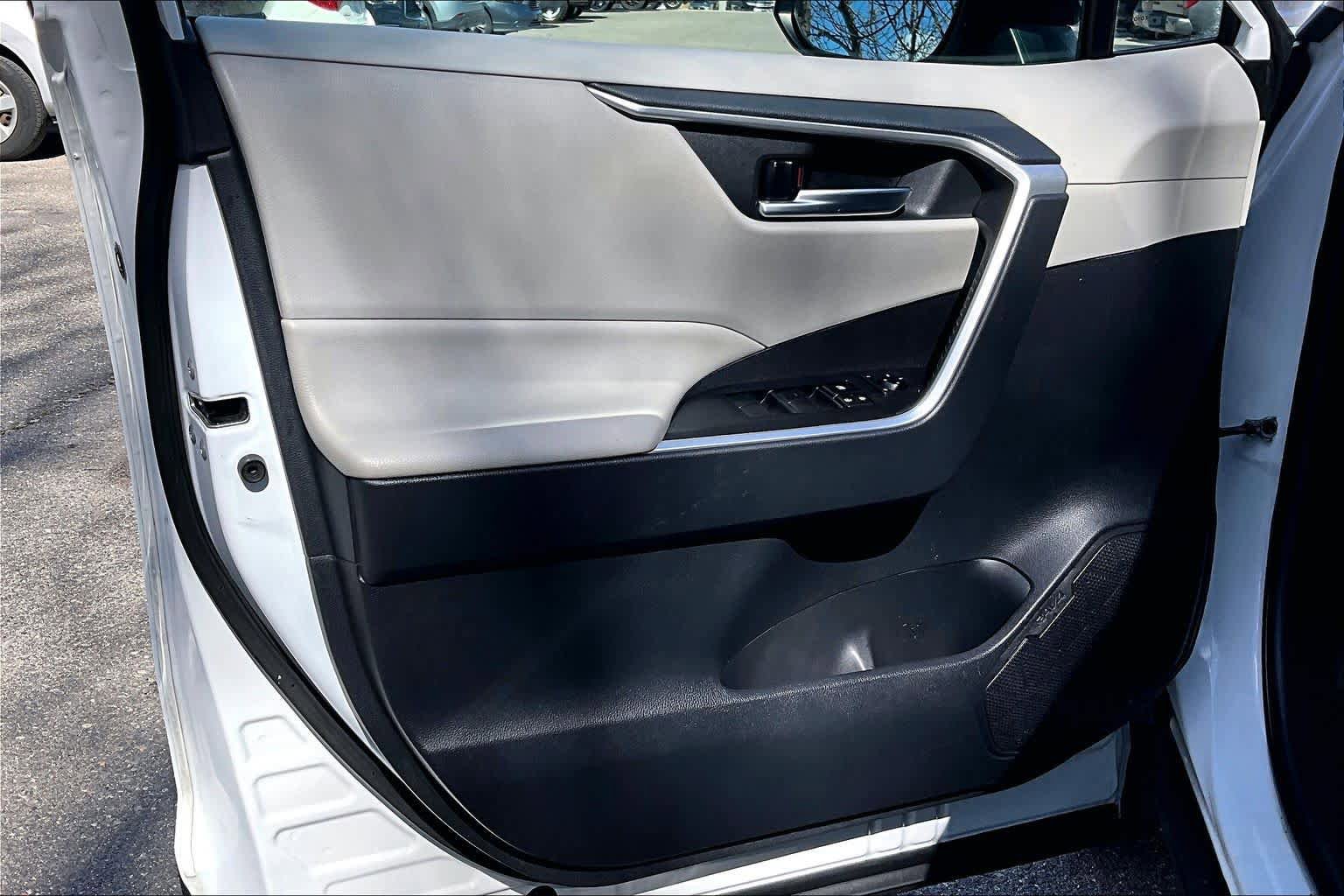 Certified 2019 Toyota RAV4 XLE w/ Convenience Package AWD/4WD image 21