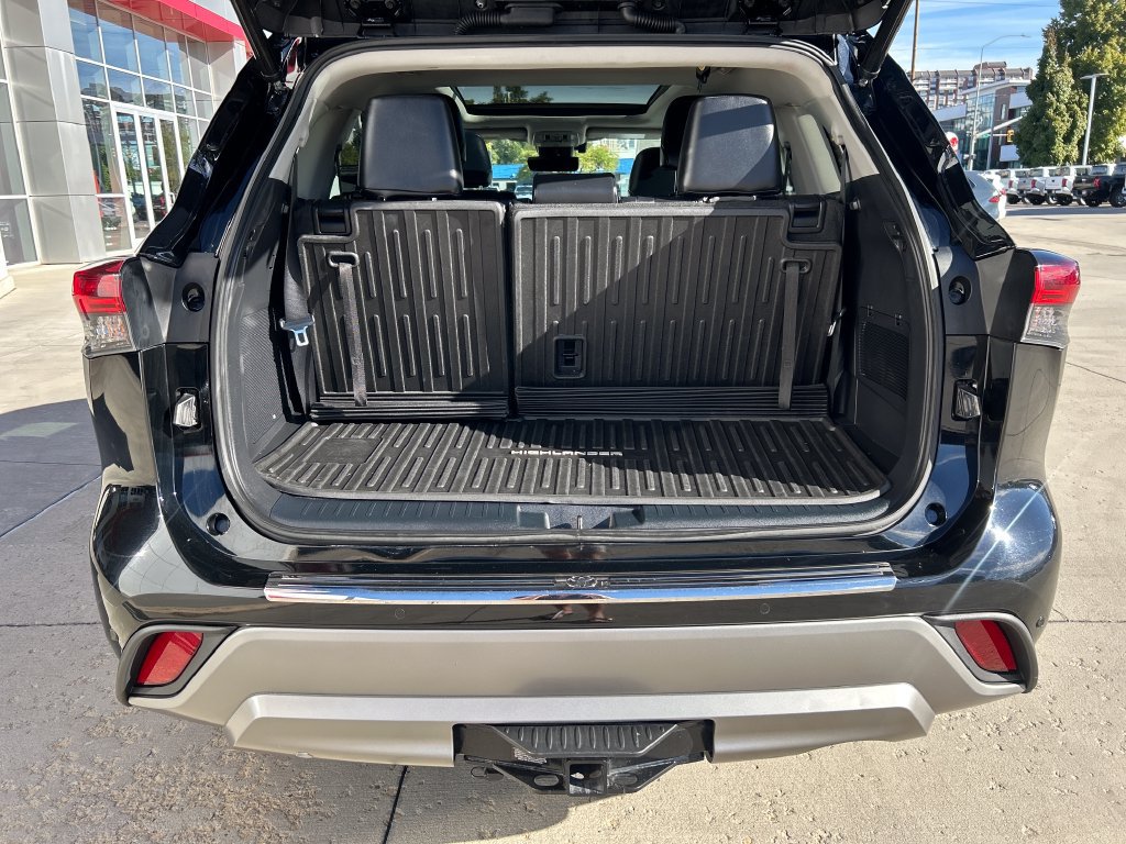 Certified 2022 Toyota Highlander Platinum AWD/4WD image 15