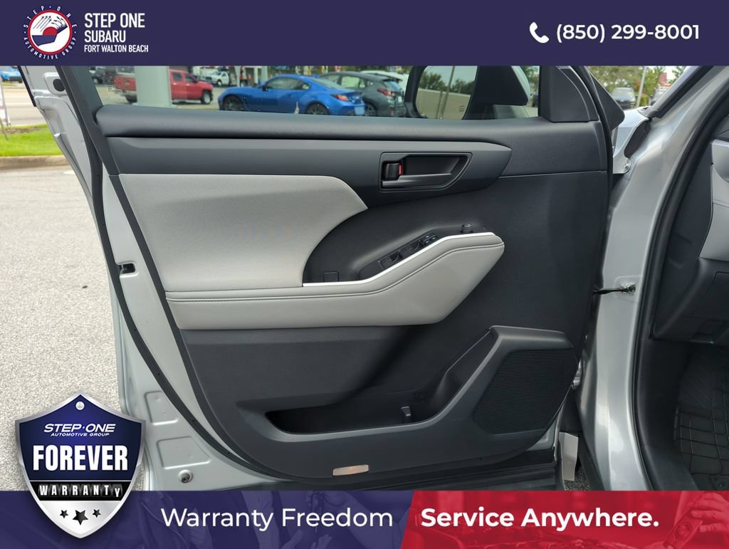 Used 2021 Toyota Highlander L FWD image 18