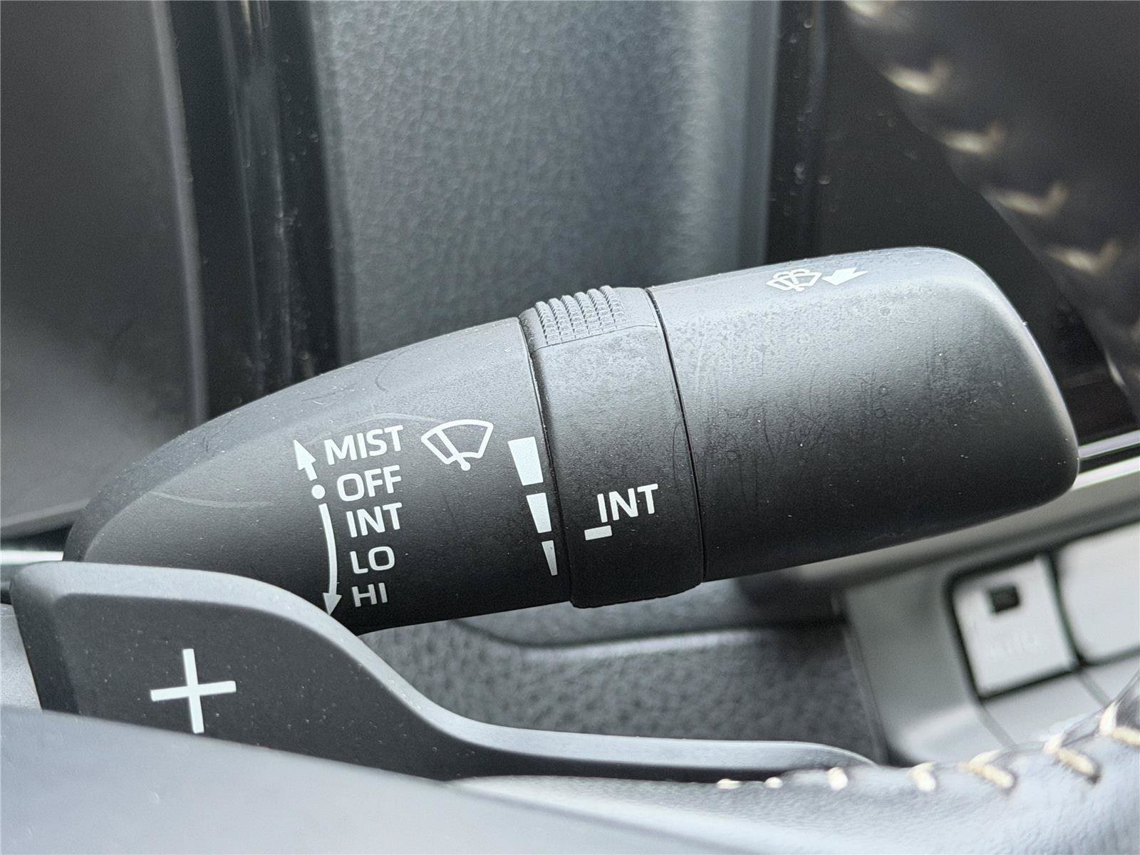 Used 2025 Toyota Camry SE AWD/4WD image 18