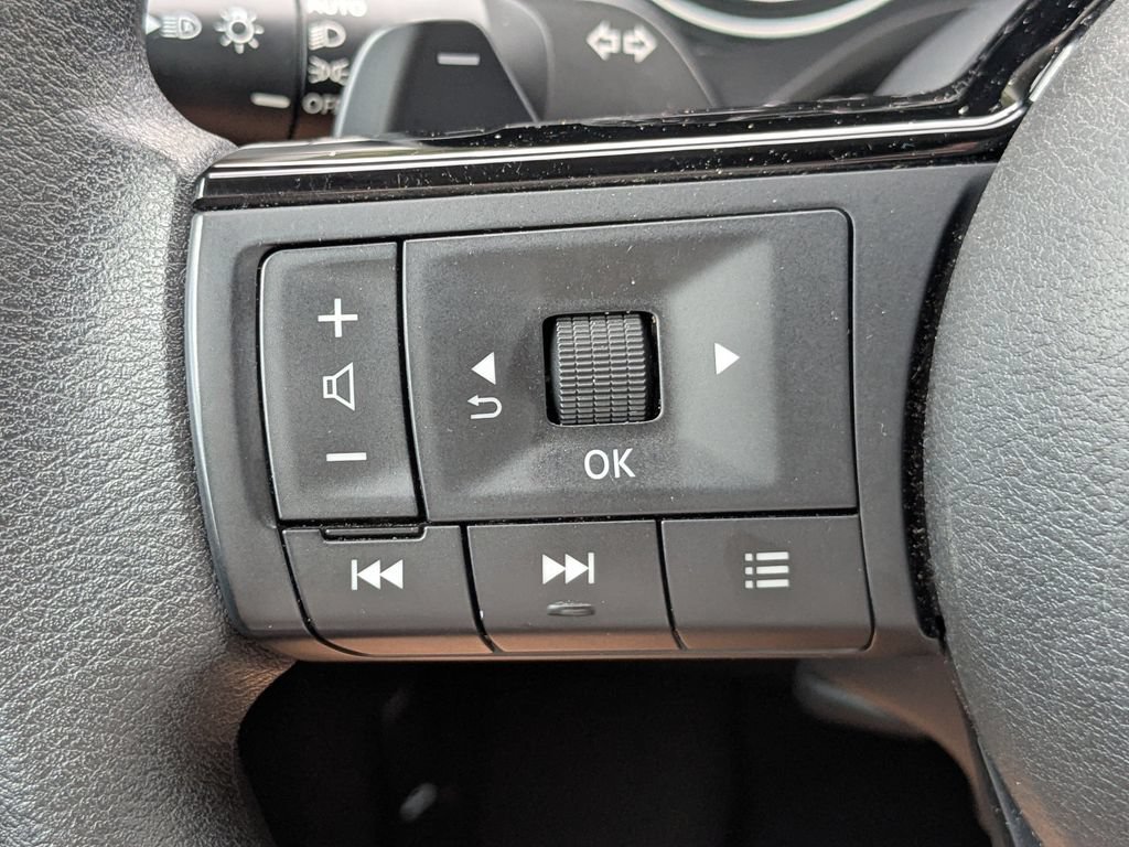 Used 2023 Nissan Rogue SV FWD image 21