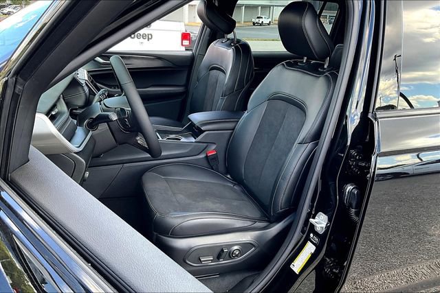 New 2025 Jeep Grand Cherokee L Altitude image 8