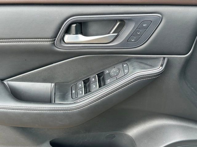 Used 2023 Nissan Rogue SL w/ SL Premium Package image 7