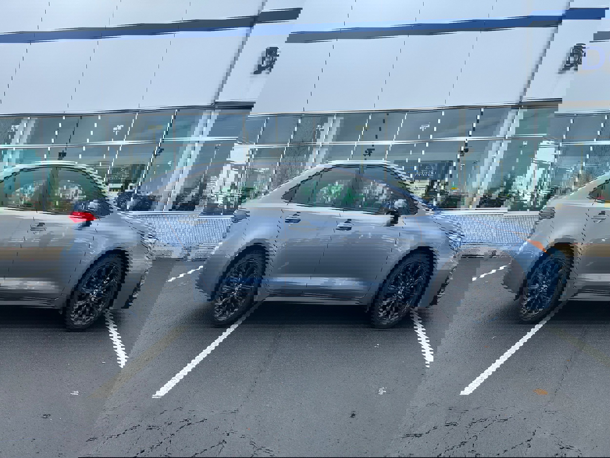 Used 2023 Toyota Corolla SE image 2