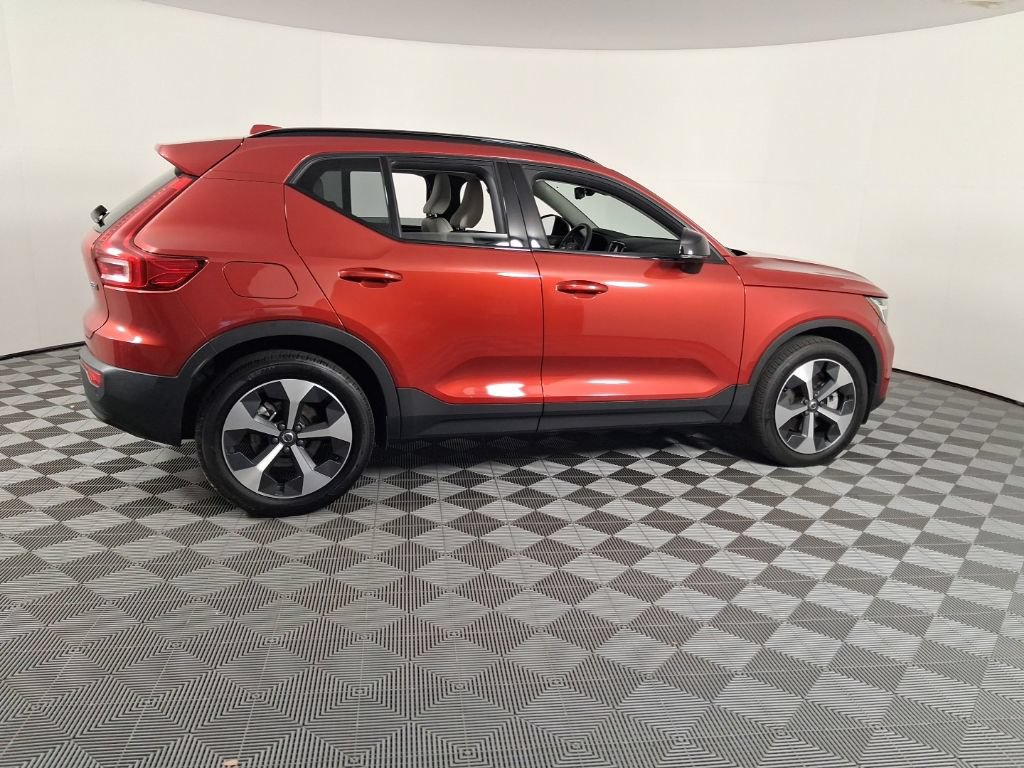 Certified 2023 Volvo XC40 B5 Ultimate w/ Climate Package AWD/4WD image 9