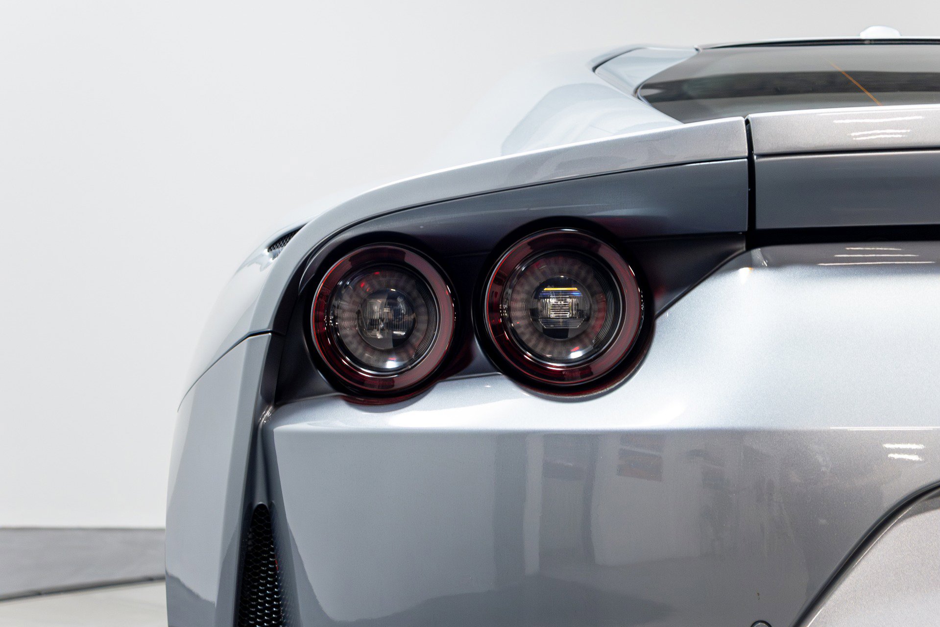 Used 2018 Ferrari 812 Superfast RWD image 54