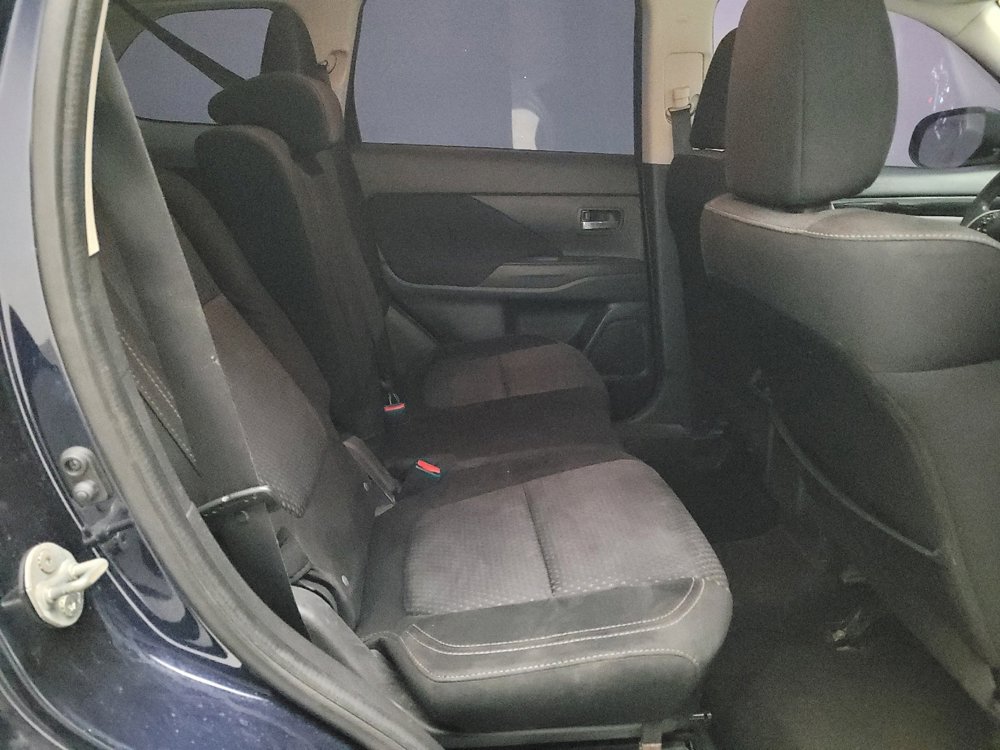 Used 2019 Mitsubishi Outlander ES image 19