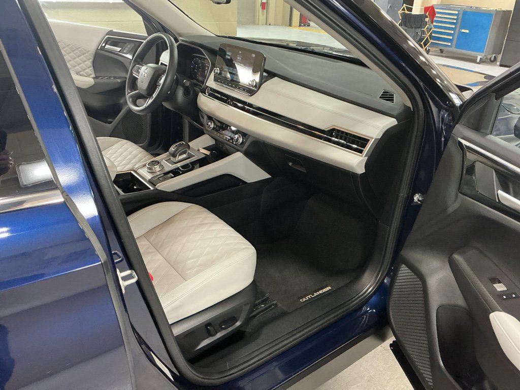 Used 2024 Mitsubishi Outlander SEL image 16