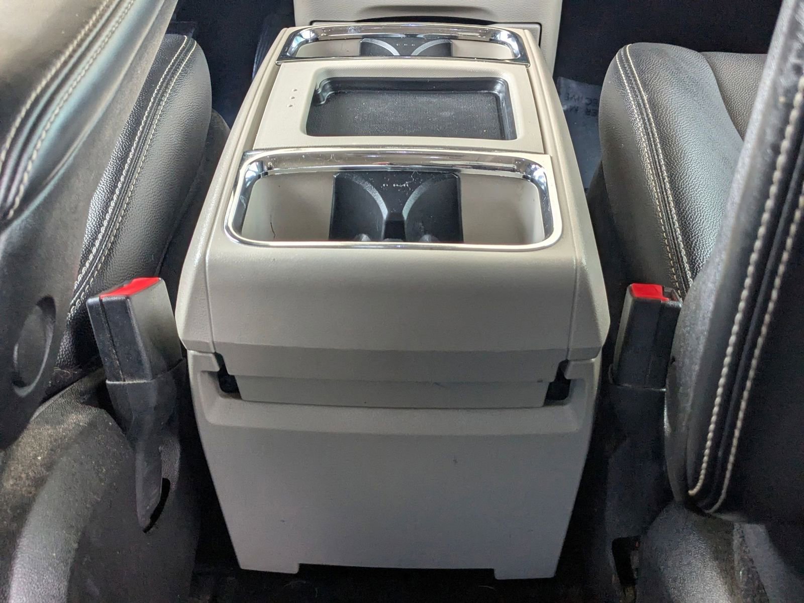 Used 2014 Chrysler Town & Country Touring-L w/ Driver Convenience Group FWD image 25