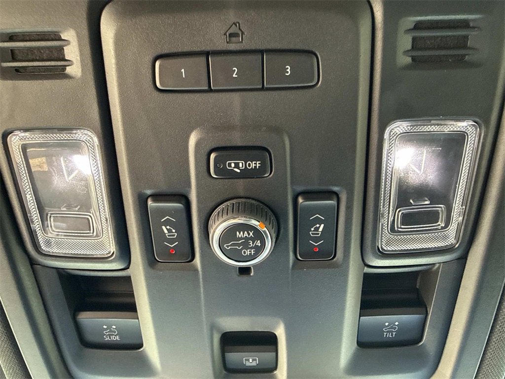 Used 2023 GMC Yukon SLT w/ SLT Luxury Package image 23