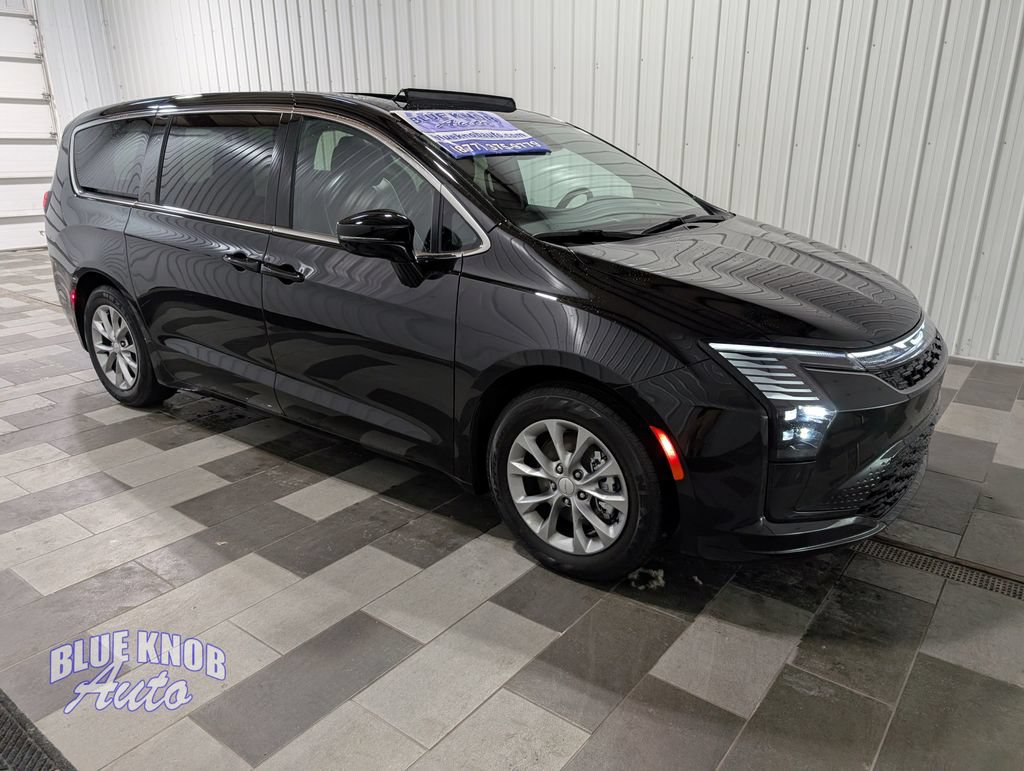 Used 2027 Chrysler Pacifica Limited FWD image 5