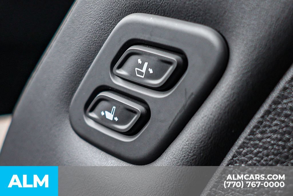 Used 2025 Kia Carnival SX w/ SX Dark Edition Package FWD image 62