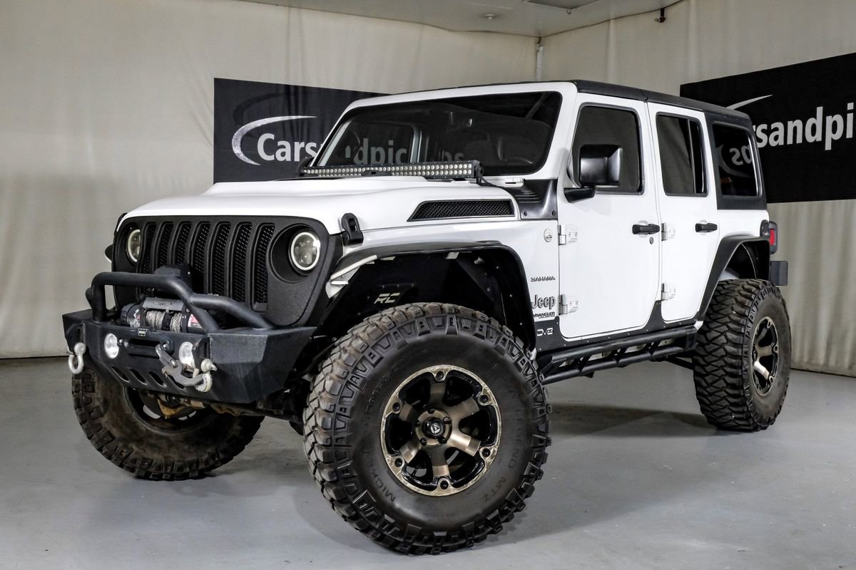 Used 2018 Jeep Wrangler Unlimited Sahara AWD/4WD image 3