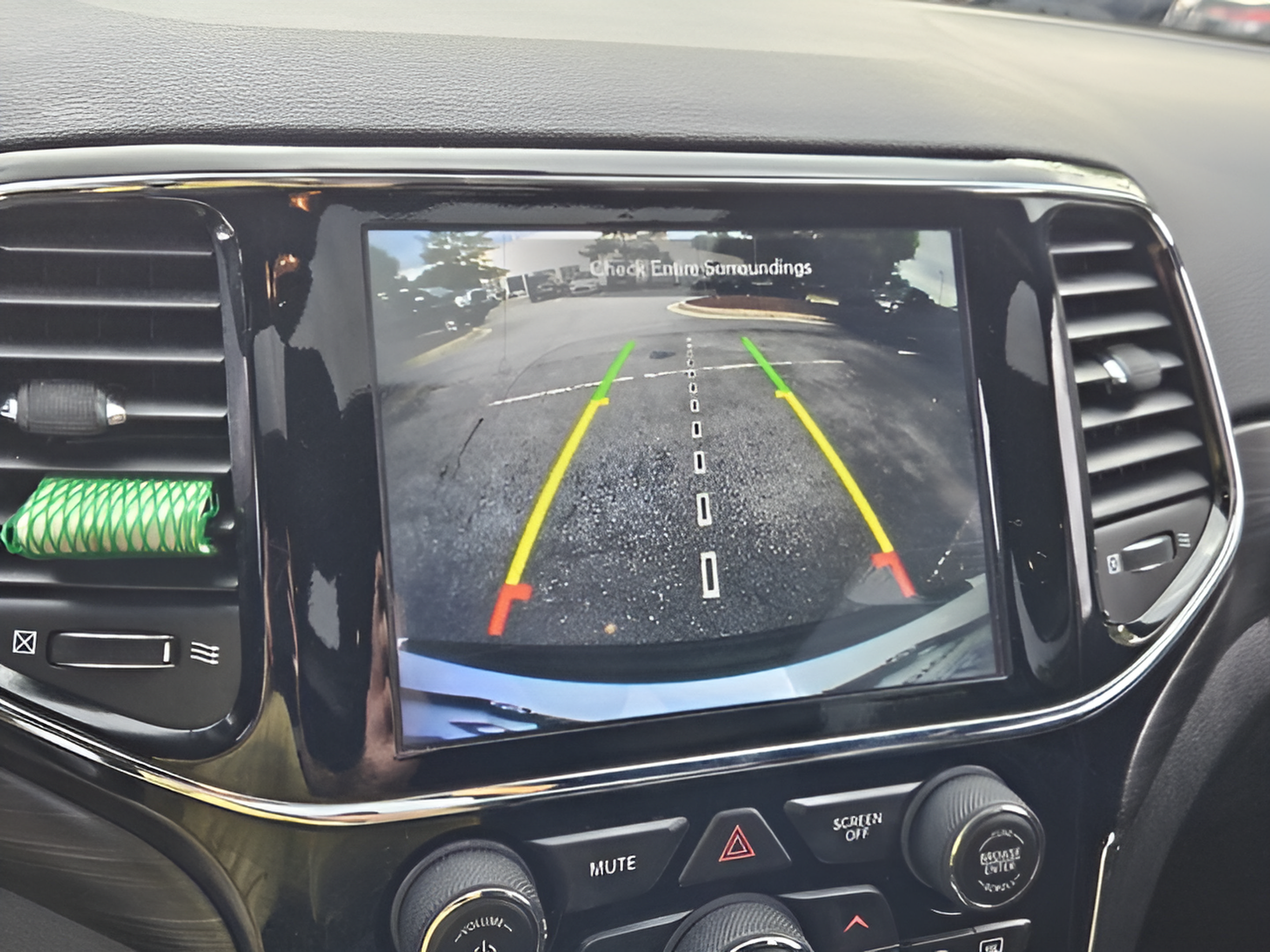 Used 2020 Jeep Grand Cherokee Altitude RWD image 19