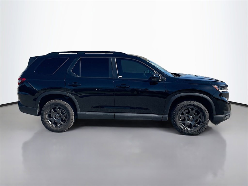 Used 2025 Honda Pilot TrailSport image 8