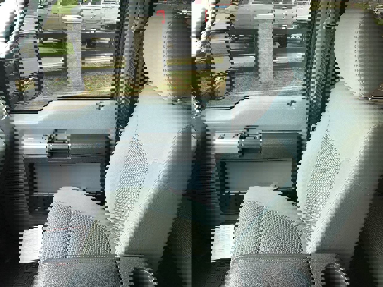 Used 2015 Ford F250 XLT w/ XLT Premium Package image 30