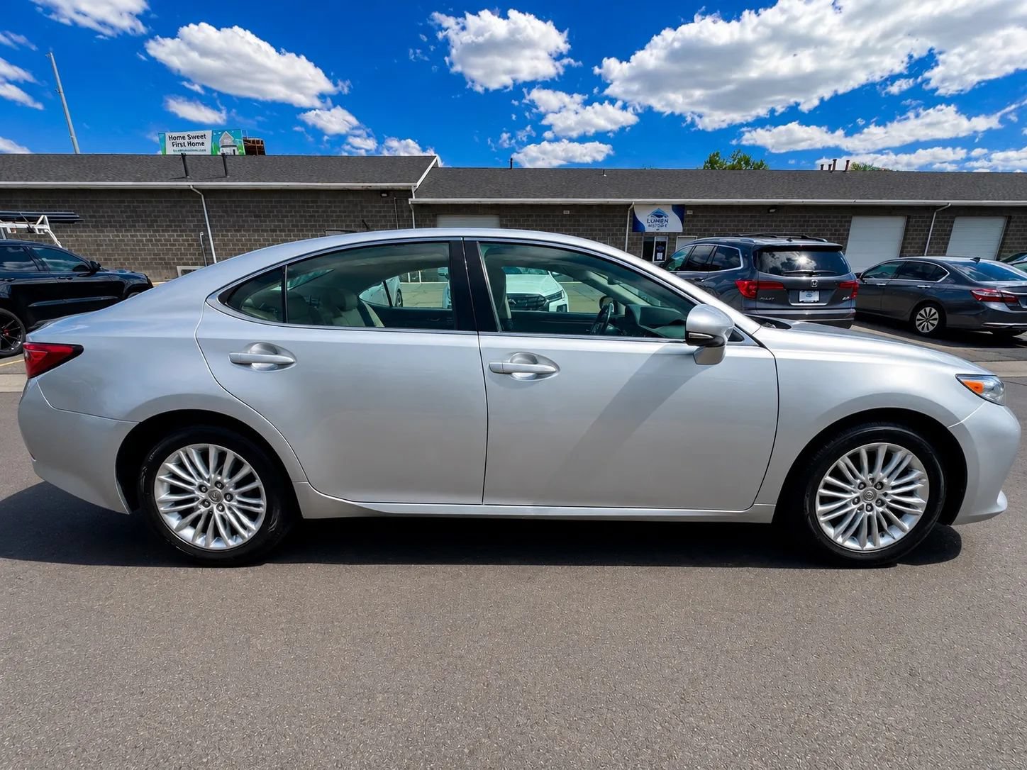 Used 2014 Lexus ES 350 w/ Luxury Package FWD image 4