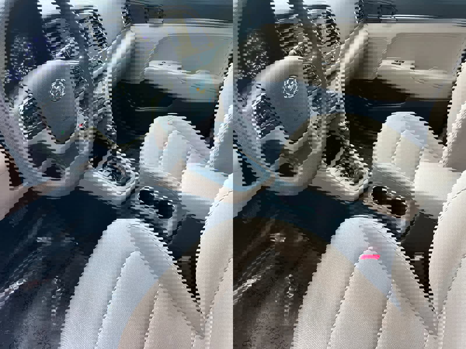 Used 2018 Hyundai Elantra SE image 12