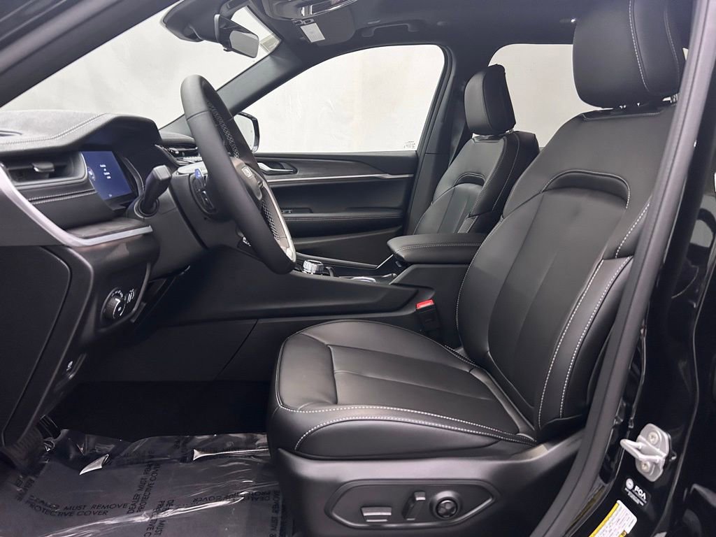 New 2025 Jeep Grand Cherokee L Limited image 11