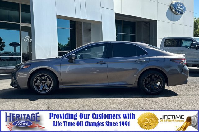 Used 2022 Toyota Camry SE w/ Carpet Mat Package (TMS) FWD image 7