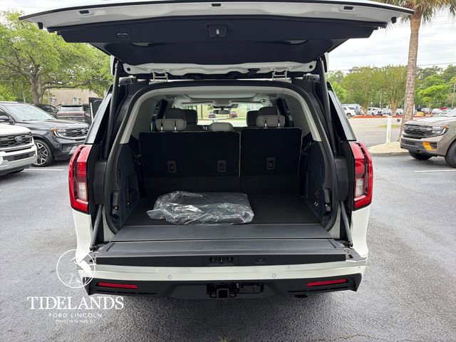 New 2026 Ford Expedition Active RWD image 11