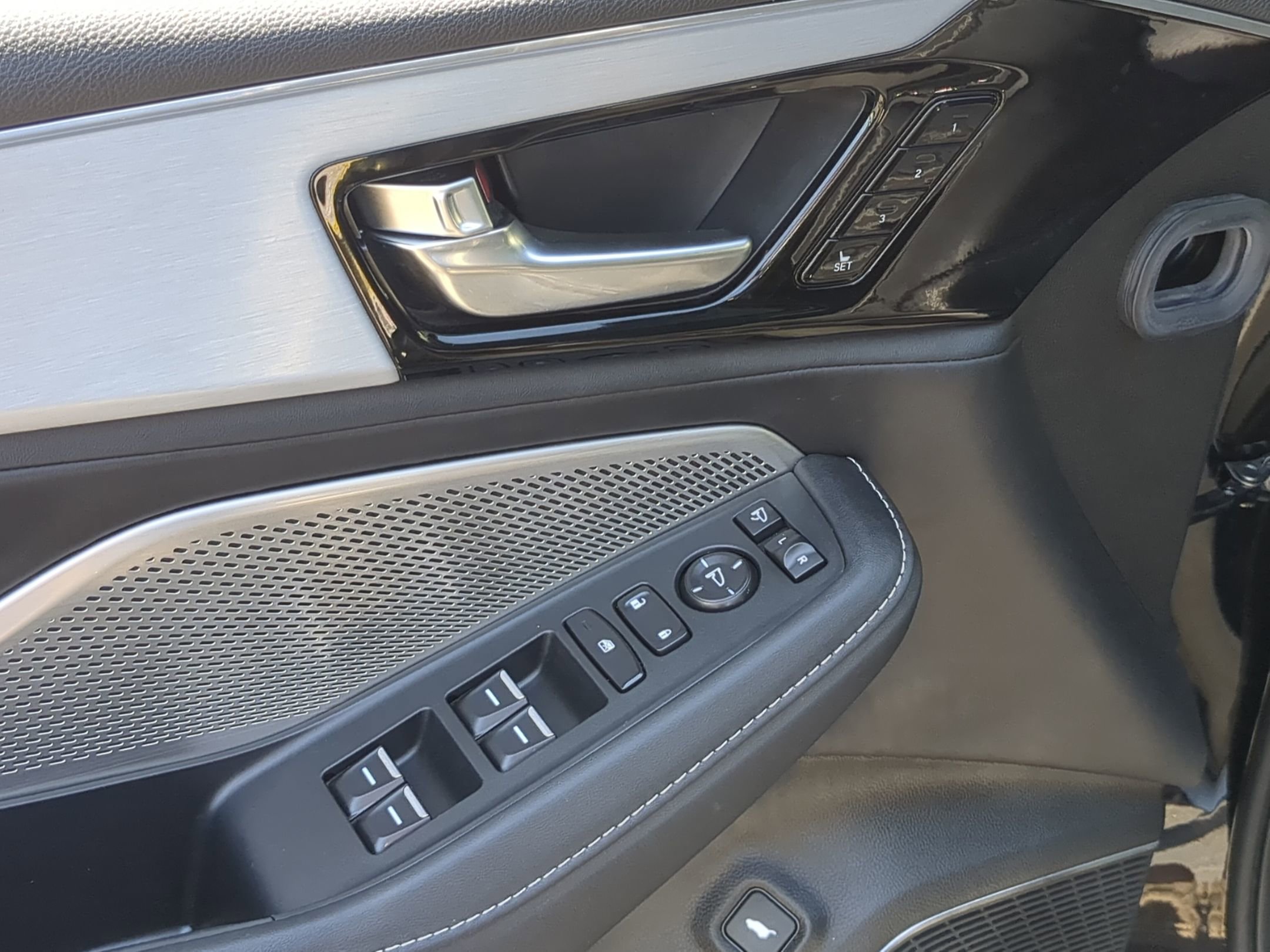 Used 2024 Acura MDX SH-AWD w/ Technology Package image 15