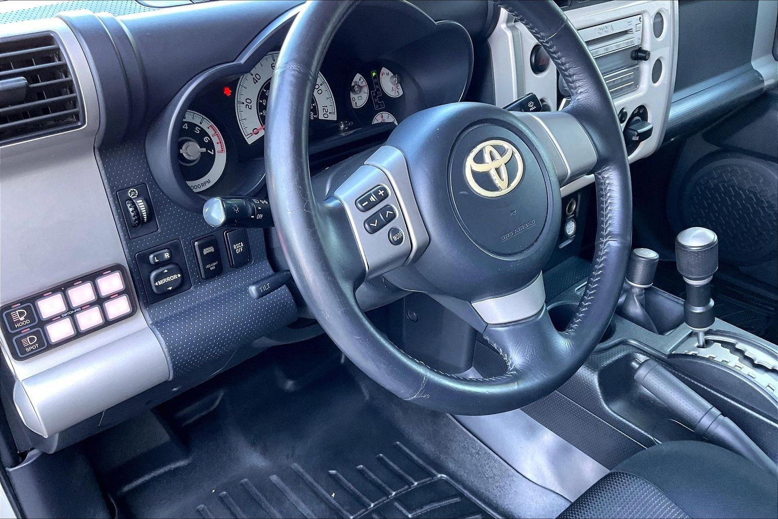 Used 2010 Toyota FJ Cruiser 4WD image 14