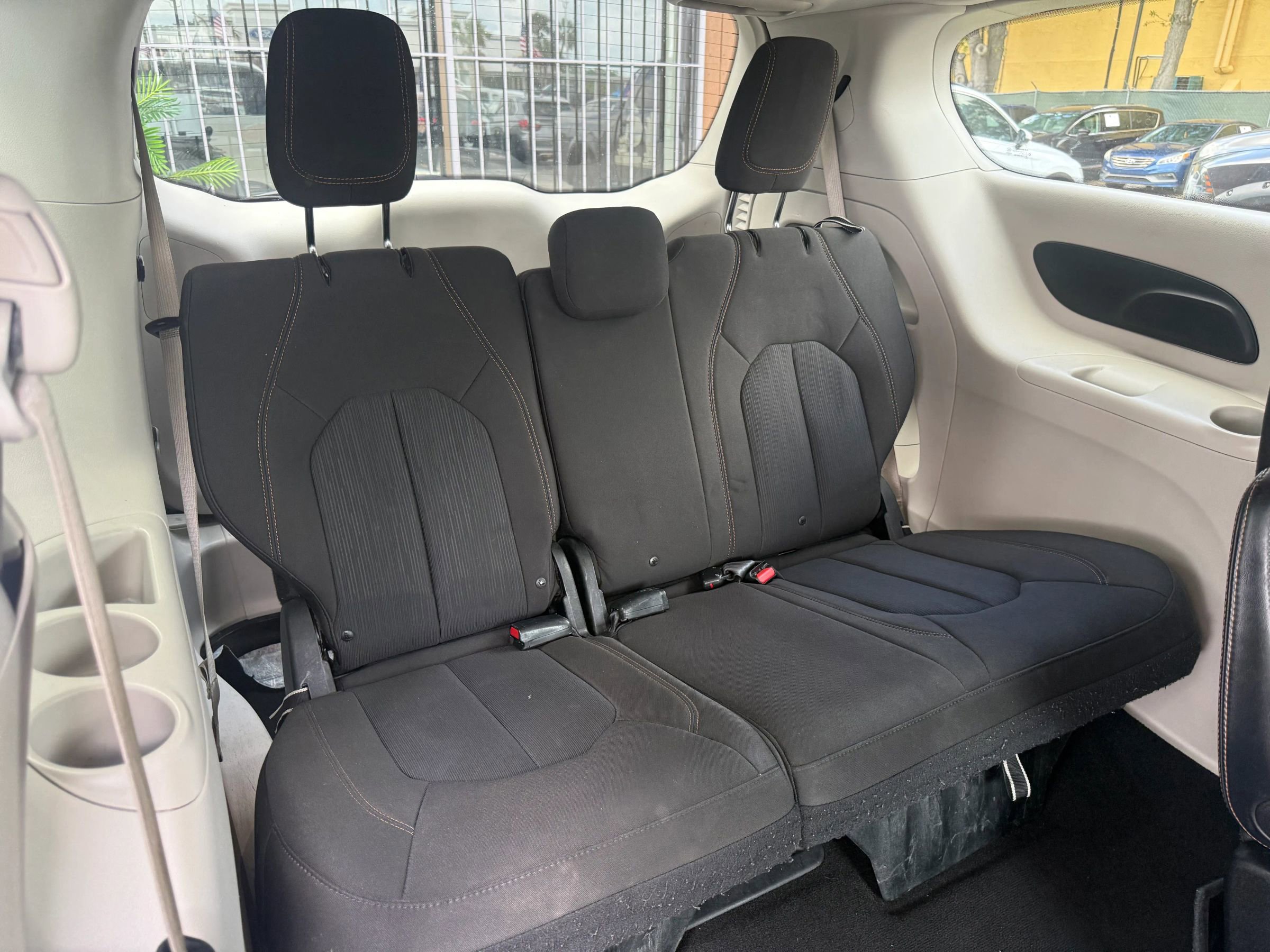 Used 2017 Chrysler Pacifica Touring FWD image 18