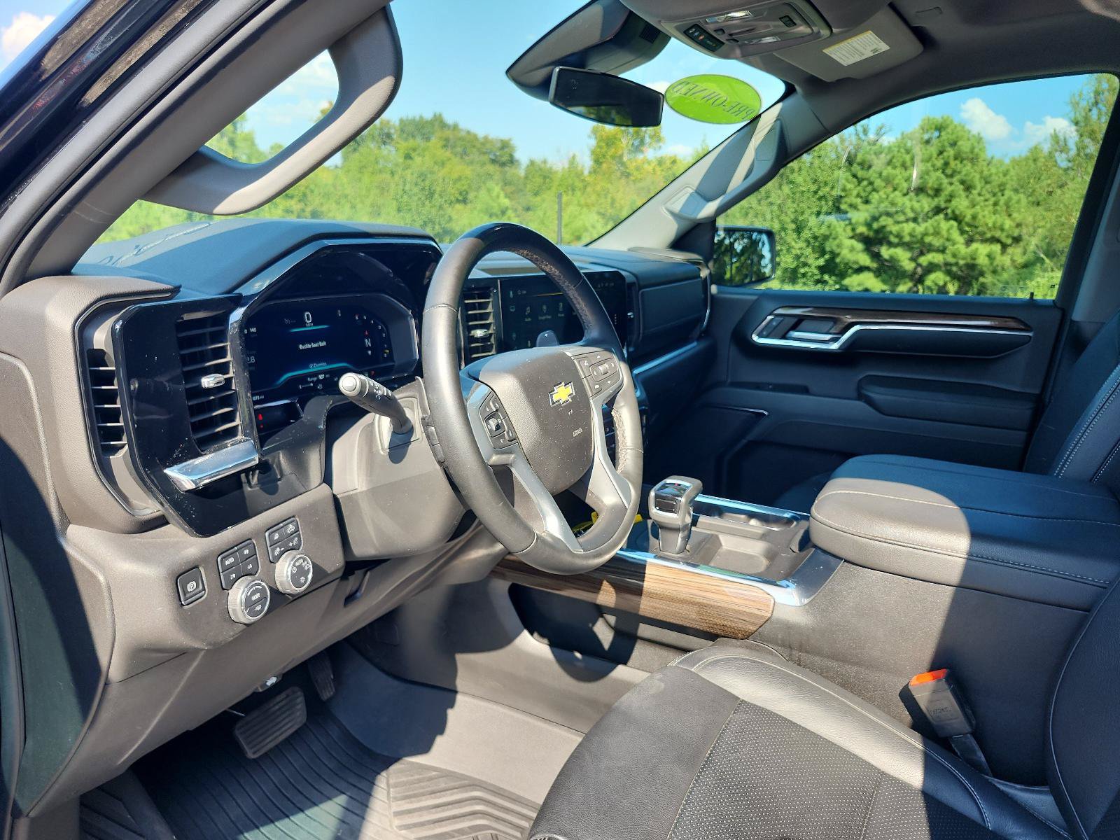 Used 2024 Chevrolet Silverado 1500 LT AWD/4WD image 14