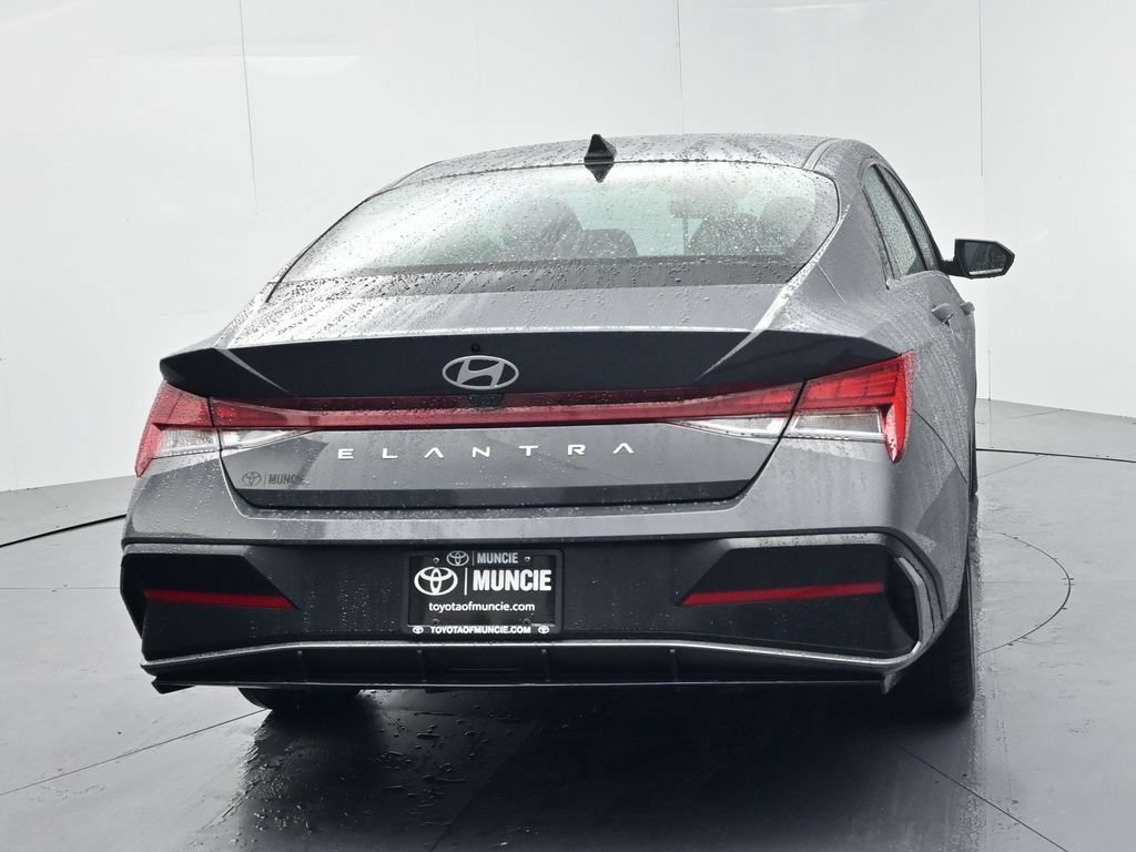 Used 2025 Hyundai Elantra SEL FWD image 7