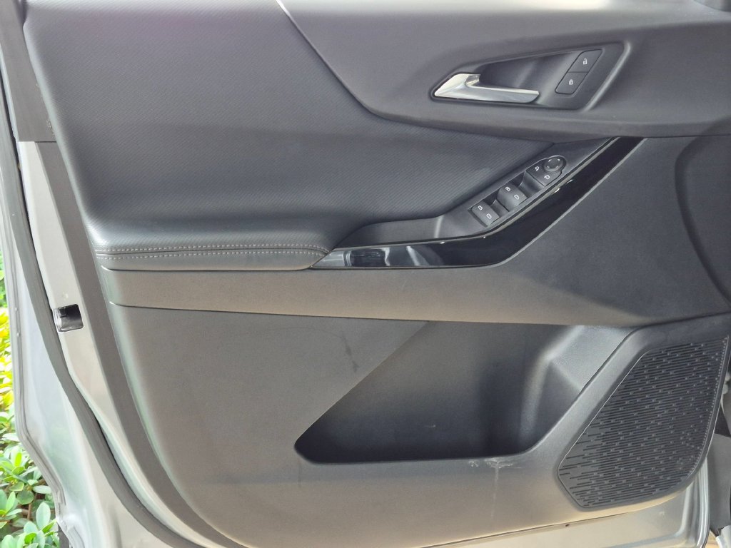 Used 2025 Chevrolet Equinox LT FWD image 8
