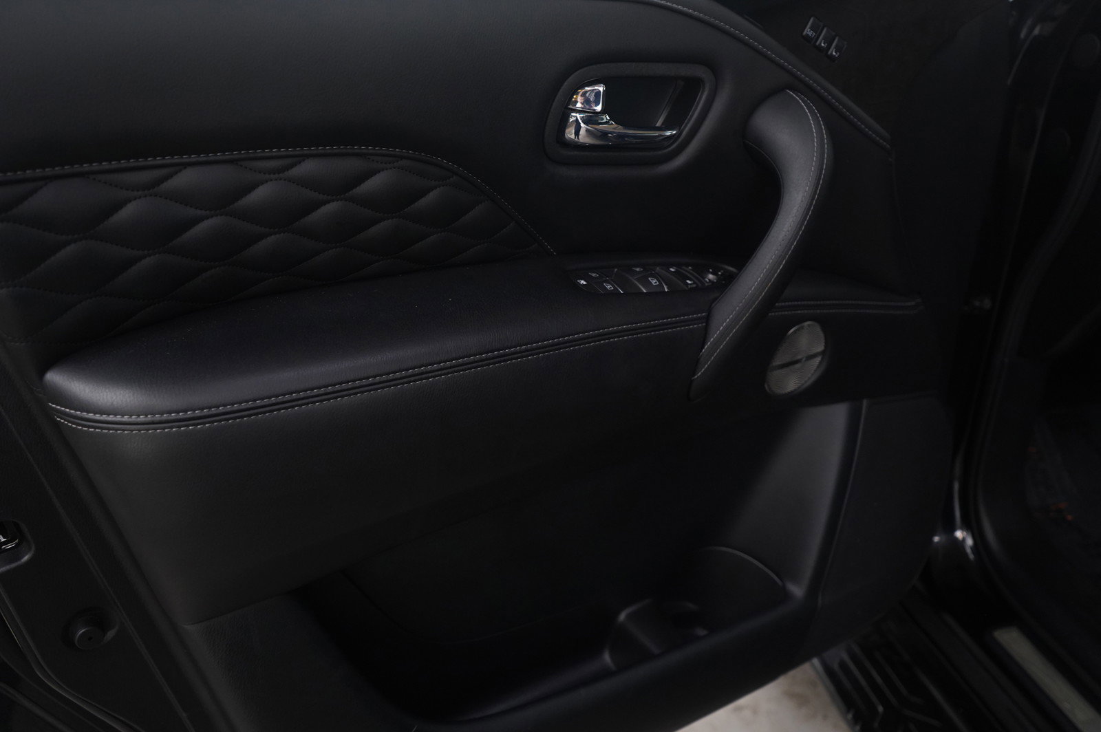 Used 2024 INFINITI QX80 Premium Select image 25